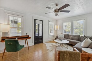 スマートテレビ、書庫、ステレオ