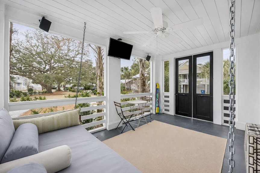 Historic Beach Cottage - Steps To Beach & Dining - Jekyll Island, GA