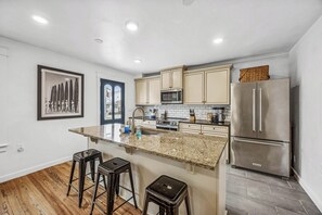 Fridge, microwave, oven, stovetop - Historic Beach Cottage - Steps to Beach & Dining (Saint Simons Island)