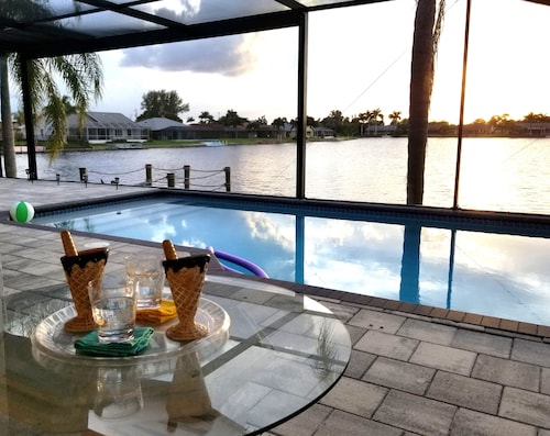 Rakkauden ansiosta Sininen Pelikaani Huvila täydelliseen lomaelämykseesi!