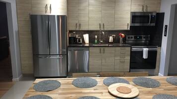 冰箱、微波炉、烤箱、炉灶