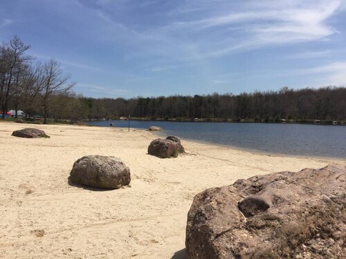 Hot Tub, Playroom, Swimming  Pool, Central AC, Cable, Free WiFi, Lakes Tennis