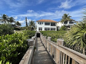 Property grounds - Welcome to Sandy Bridge Luxury Beachfront Home (Pompano Beach)