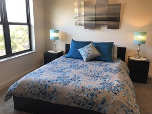 1 bedroom, iron/ironing board, WiFi, bed sheets - Modern Apt #402 - a Block from St. Pat's Hospital (Missoula)