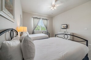 4 bedrooms, iron/ironing board, free WiFi, bed sheets - Patriot's Playa: Private Pool, Golf, Water Park, Near Disney (Kissimmee)