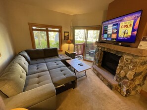Smart TV, fireplace, stereo