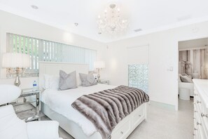 3 bedrooms, desk, iron/ironing board, free WiFi