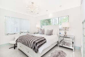 2 slaapkamers, een bureau, een strijkplank/strijkijzer, gratis wifi