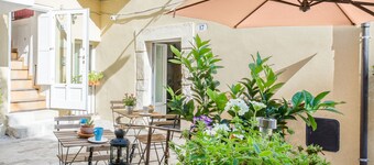 Old Market House Giuly