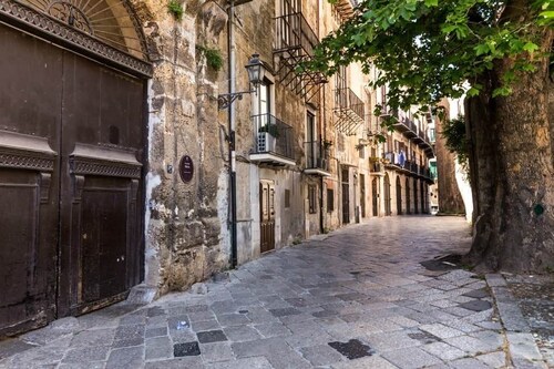At Kalsa Quiet & Flowered Terrace Free Parking! Ideal for remote working.