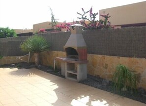 Terrace/patio - Beautiful villa with heated pool, large patio area and barbecue (Fuerteventura)