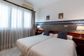 2 habitaciones, tabla de planchar con plancha, wifi y ropa de cama 
