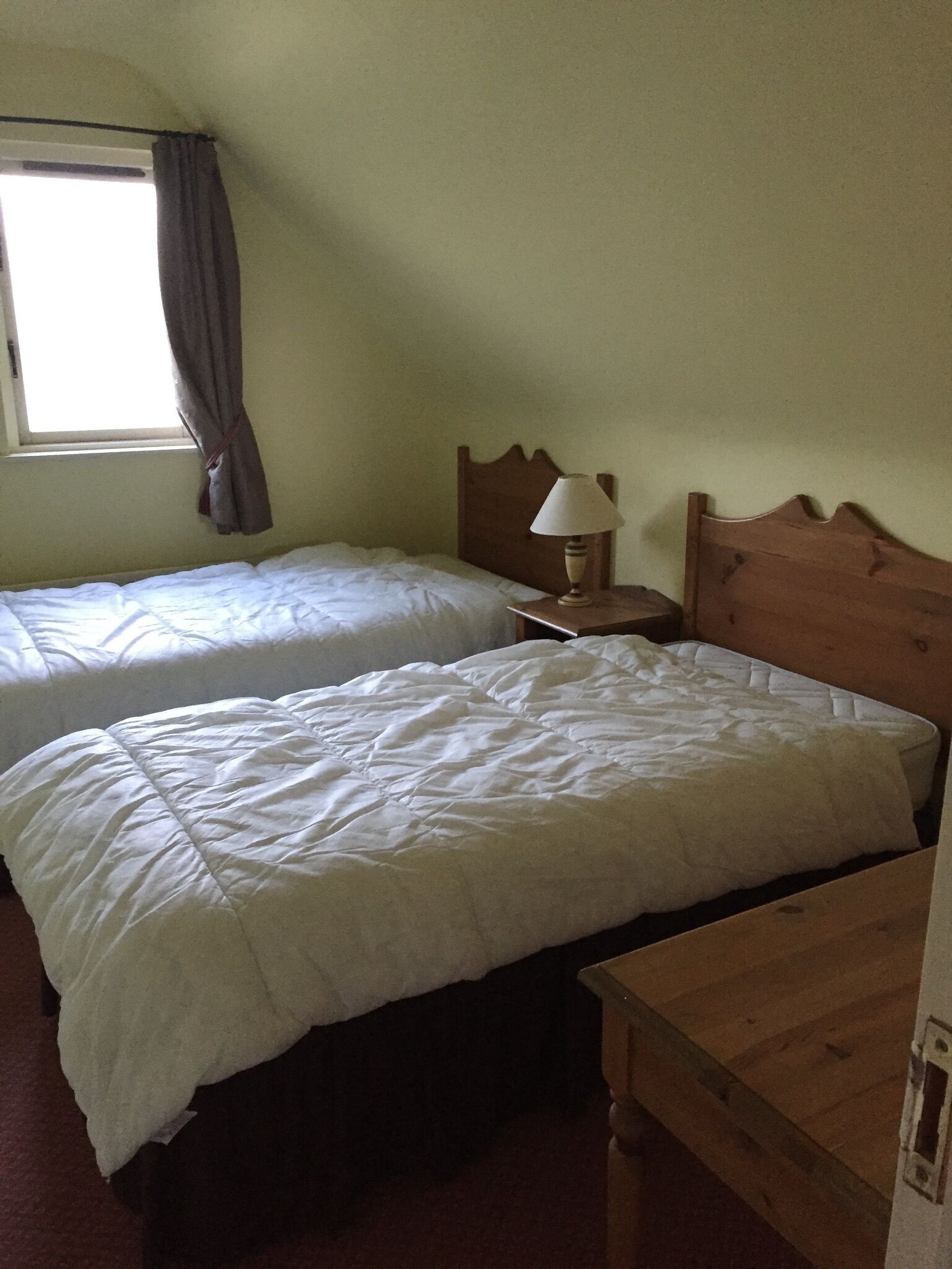 5 bedrooms, iron/ironing board, internet, bed sheets
