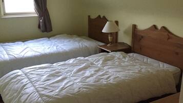 5 bedrooms, iron/ironing board, internet, bed sheets