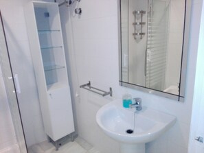 Doccia, asciugacapelli, bidet, asciugamani