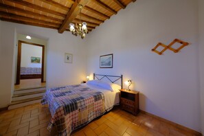 2 bedrooms, iron/ironing board, travel cot, free WiFi