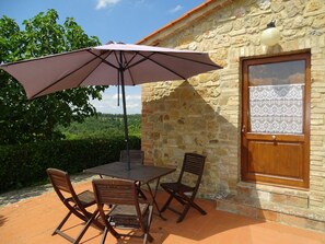Outdoor dining - MONTEGONFOLI 4, Apartment for 4 adults with amazing views on San Gimignano (san gimignano)