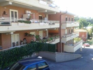 Exterior - HOLIDAY IN ROME: "AN IDEAL PLACE" WITH CAR PARKING INSIDE (Roma)