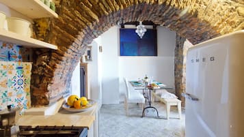 Kühlschrank, Ofen, Herdplatte, Geschirrspüler