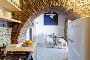 Kühlschrank, Ofen, Herdplatte, Geschirrspüler