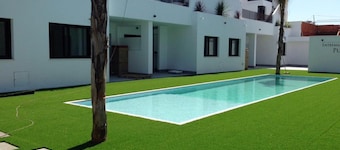 LUXURY 2 BED PENTHOUSE APARTMENT, PRIME LOCATION, ONLY 700 METRES FROM THE BEACH