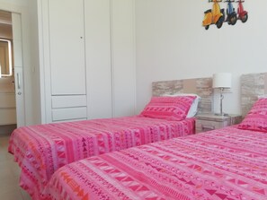 2 chambres, fer et planche à repasser, Wi-Fi gratuit, draps fournis