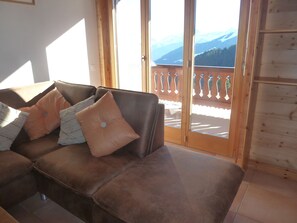 تلفزيون ذكي، مدفأة، مشغل دي في دي