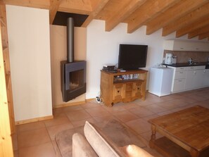 Smart TV, lareira, DVD player