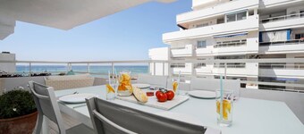 Astor Estepona: Lux 2BD Frontline Marina, Svømmebasseng, WiFi, Havutsikt, Privat parkering