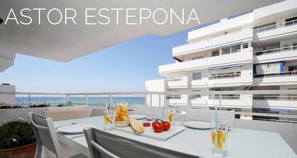 Astor Estepona: Lux 2BD Frontline Marina, Pool, WiFi, Sea views, Private parking