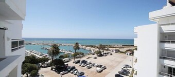 Astor Estepona: Lux 2BD Frontline Marina, Pool, WiFi, havudsigt, Privat parkering