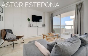 TV connectée, console de jeux vidéo, lecteur de DVD, livres