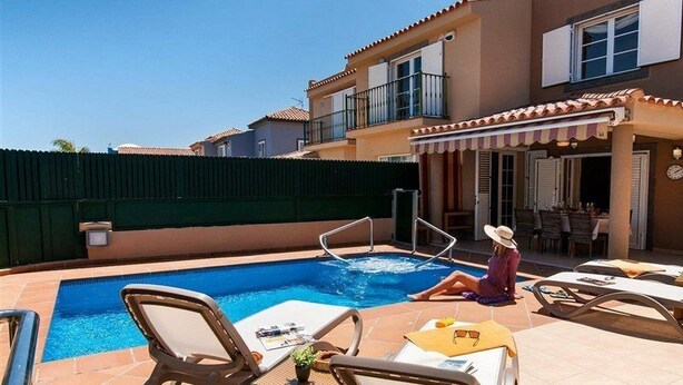 A swimming pool area with lounge chairs and a covered seating area. - Villa Meloneras Hills 16 Holiday Rentals (San Bartolome de Tirajana)