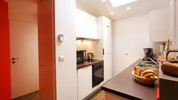 Réfrigérateur, micro-ondes, four, lave-vaisselle