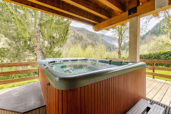 Bain à remous extérieur