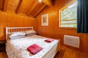 5 bedrooms, iron/ironing board, travel crib, free WiFi