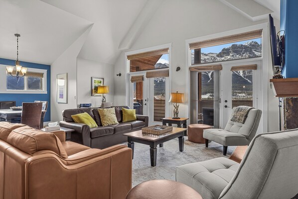 Smart TV, fireplace, offices