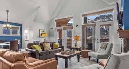 Massive 3 BR 3 BA Ecke Penthouse in Solara Resort & Spa mit Blick auf die Berge