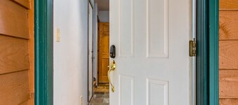 Outpost: Clark's Knoll 385 - Walk to Town Square