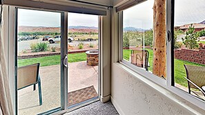 Interior - Moab Village Luxury Retreat Gorgeous views, PVT Hot Tub, 3 STE, 3.5 BTH, 1.5 KT (Moab)