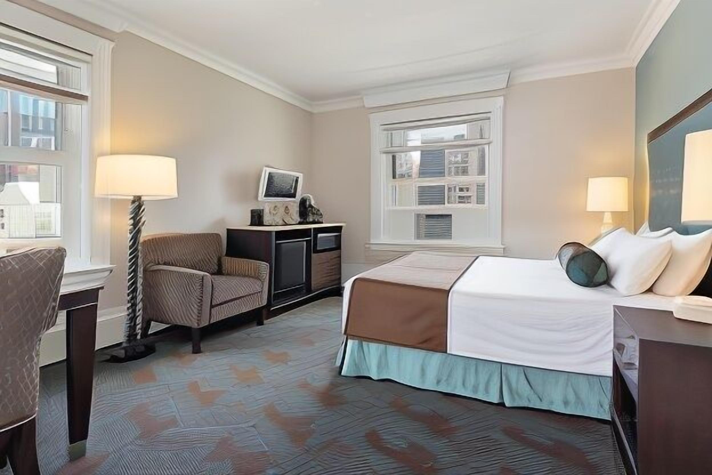 1 多间卧室、遮光窗帘、熨斗/熨衣板、收费 WiFi