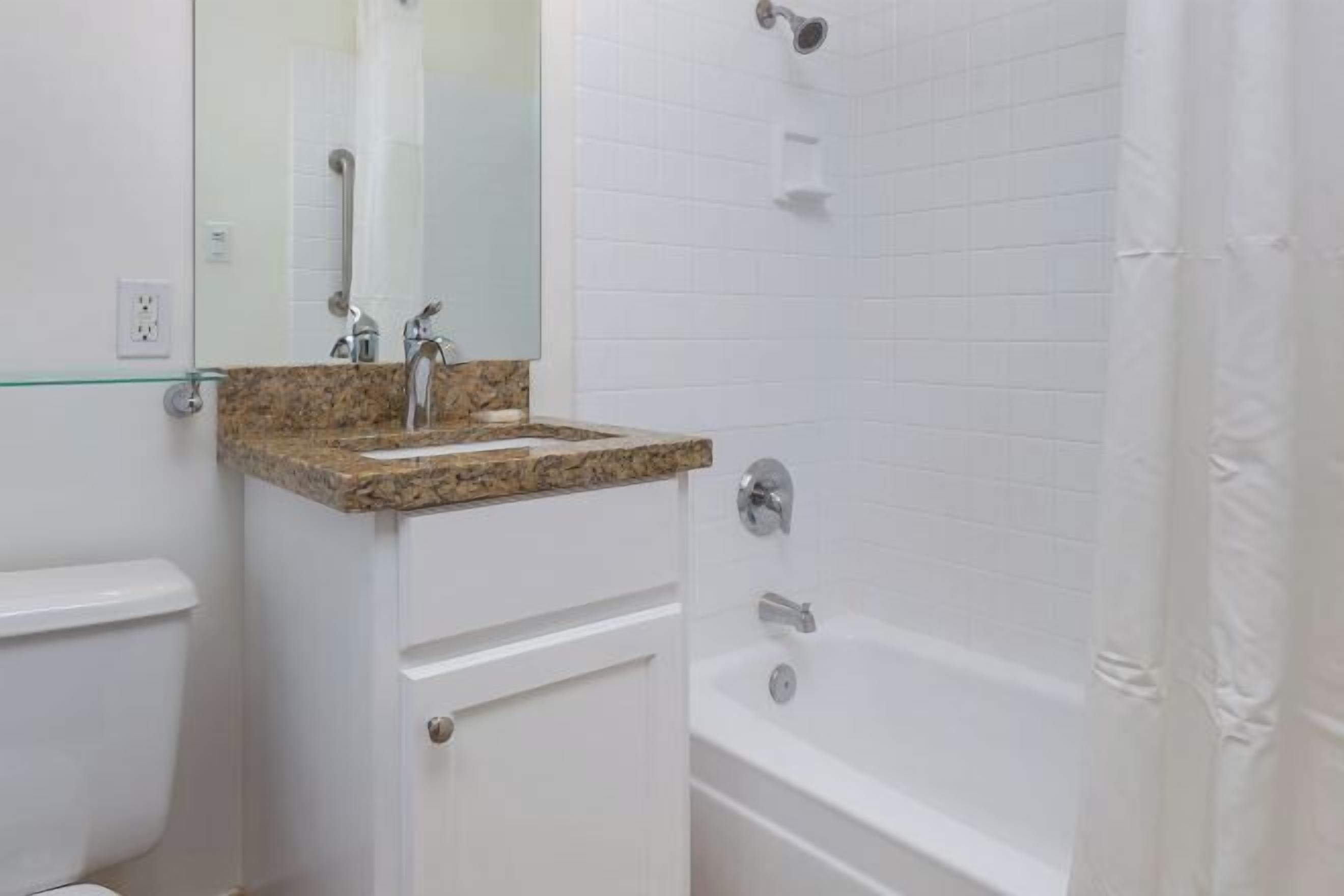 浴室 | 淋浴/盆浴组合、毛巾