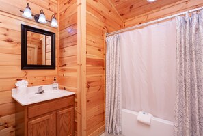 Combined shower/bathtub, hair dryer, towels