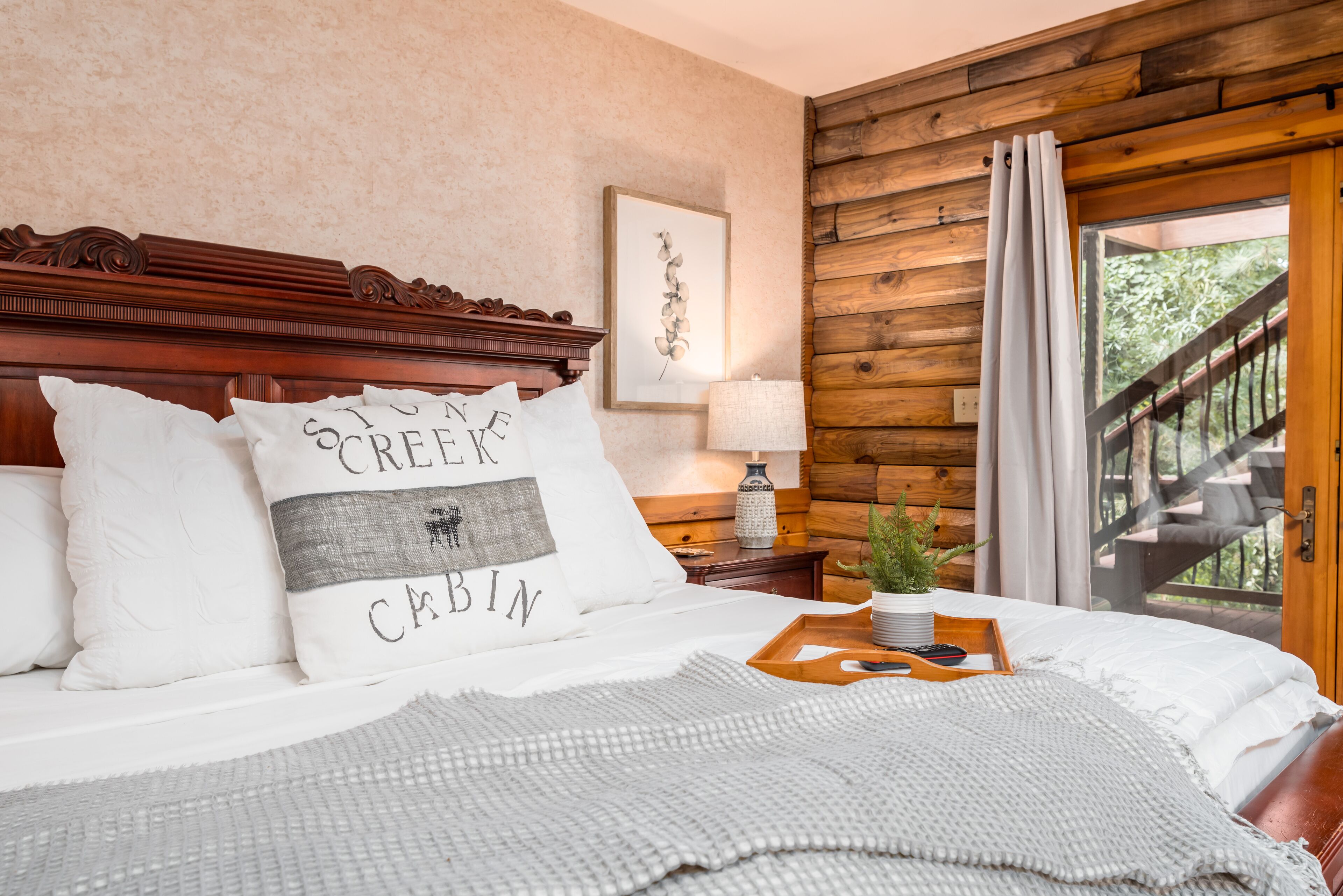 4 bedrooms, desk, iron/ironing board, travel crib