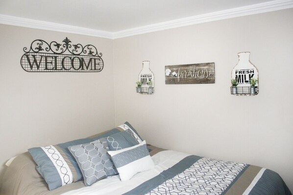 2 soverom, lydisolert, strykejern/-brett og reiseseng for barn