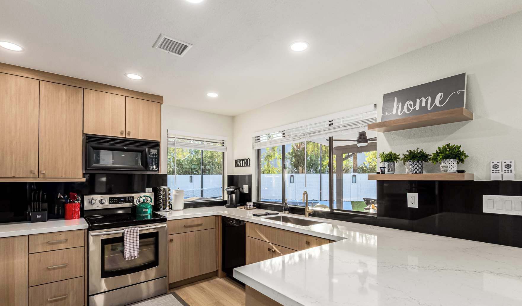 雪櫃、微波爐、焗爐、爐具