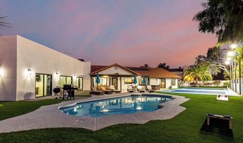 Private Luxury 6BR Resort: Pool, Pickleball, Oasis