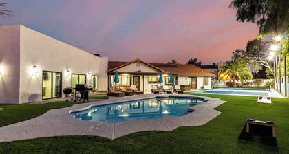 Emplacement idĂ©al pour les Ă©vĂ©nements â
Style hĂŽtelier â
Jacuzzi