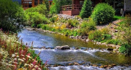 “5 Star” Breckenridge Chalet 5 min to gondola.