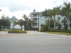 Exterior - Newly Renovated HUGH 1750 S/F 3 Bdedroom 2 1/2 Bath Condo W/Elevator (Port Charlotte)